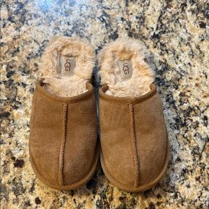 Kid size 1 UGG Kids' Brown Cozy Slippers EUC
